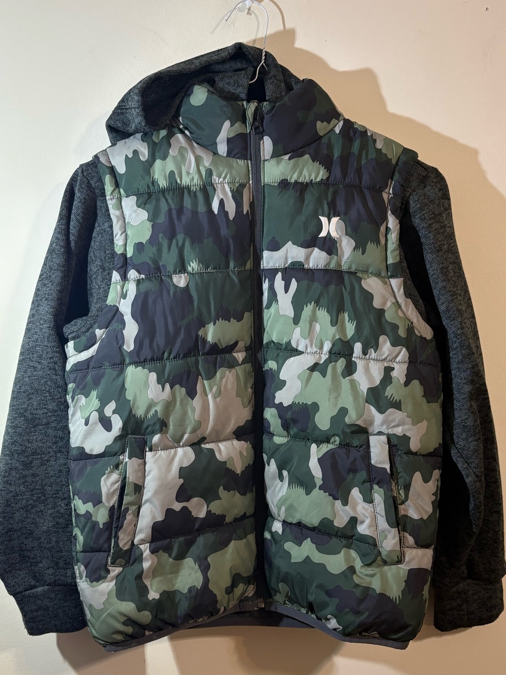 Hurley Boys' large 2fer Puffer jacket green camouflage gray hood sleeves Quilted